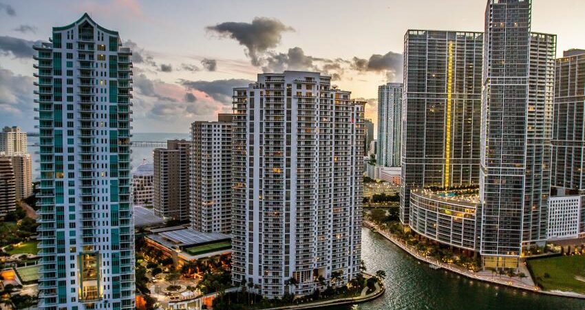 Estudio revela que Miami es el cuarto destino más deseable para establecerse en EEUU downtown-brickell-miami-1