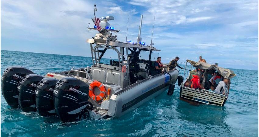 Grupo de 12 balseros cubanos interceptados en altamar fueron repatriados a Cuba por la Guardia Costera de Estados Unidos guardia-costera-cubanos-3-1