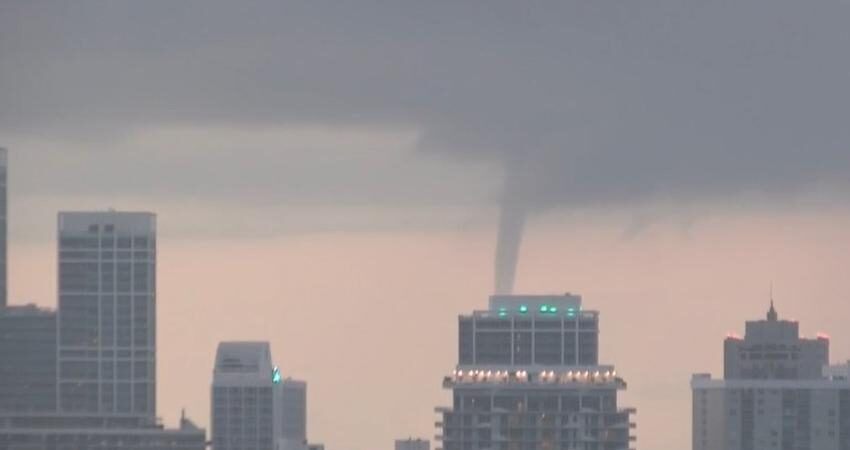 Advertencia de tornado y aviso de inundación para el Sur de la Florida miami-beach-tromba-marina