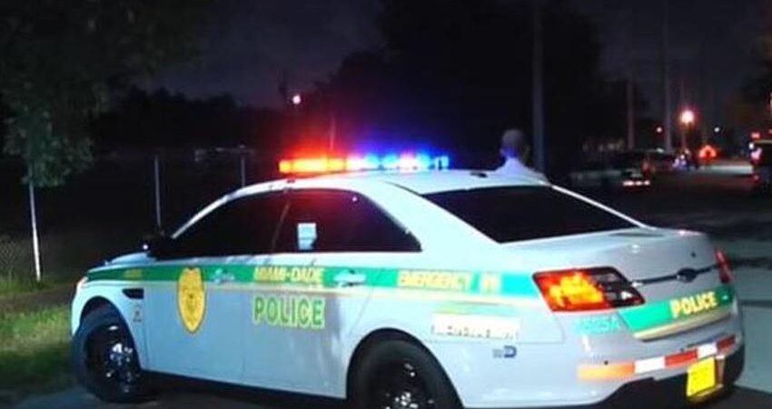 Encuentran dos hombres muertos dentro de un auto por heridas de balas tras tiroteo en el suroeste de Miami-Dade miami-dade-policia8