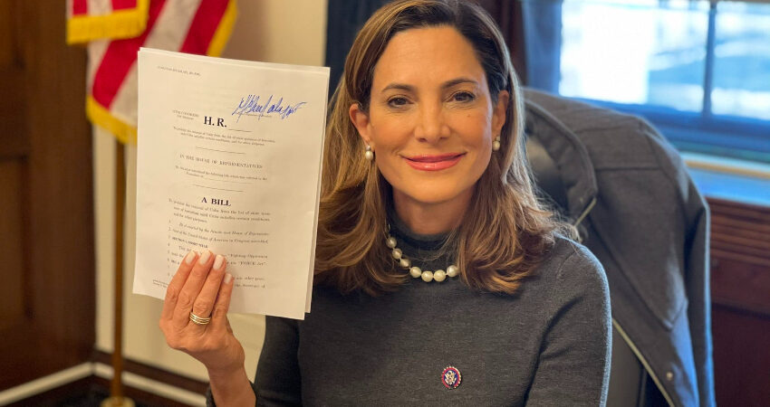 Congresista María Elvira Salazar Presenta Proyecto de Ley de Inmigración Bipartidista: La “Dignity Act” Maria-Elvira-Salazar-4