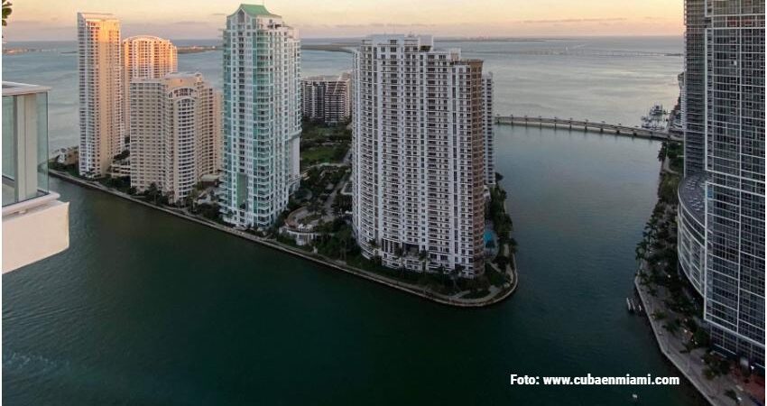Así bajarán las temperaturas en el Sur de la Florida con un nuevo frente frío brickell-key-miami-atardecer