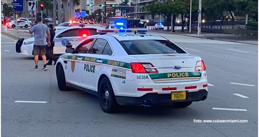 Paquete sospechoso moviliza a la policía cerca de la corte federal de Miami policia-de-miami-dade
