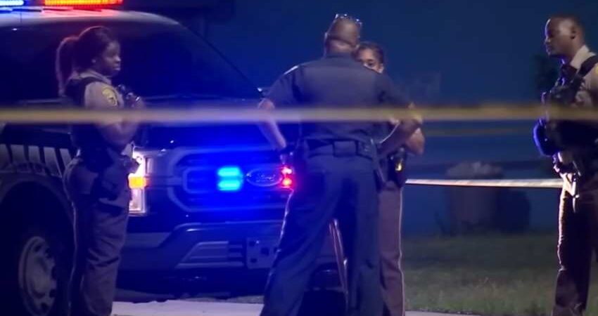 Acusan a cubano en Miami de hacerse pasar por conductor de Lyft, robar dinero y un iPhone de una persona policia-cubano-lyft