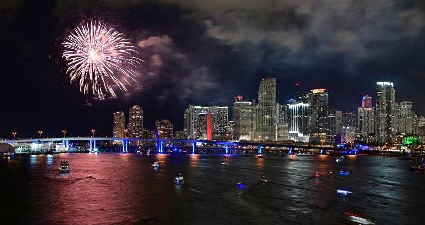 Miami se prepara para recibir el Año Nuevo con una multitudinaria fiesta gratuita en Bayfront Park Fuegos Artificiales en Miami.