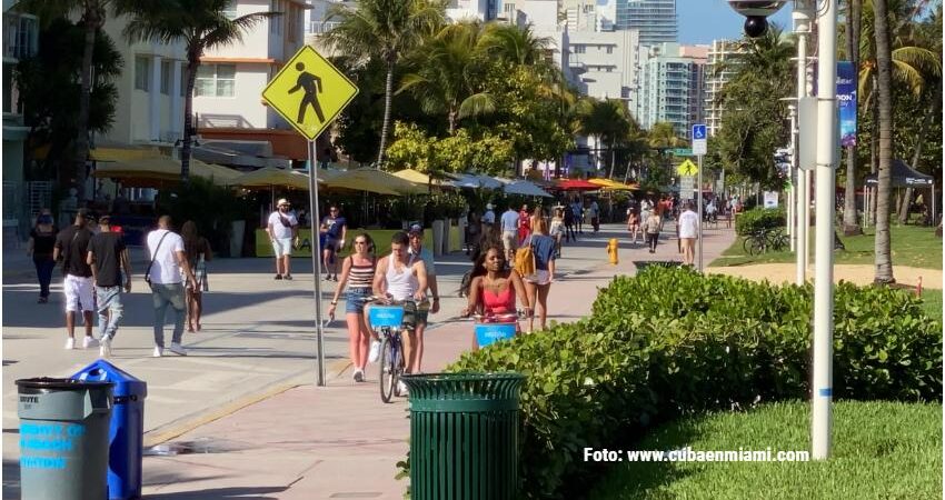 Asciende a 70 la cifra de personas contagiadas con el virus de Oropouche en Florida y todas están relacionadas con viajes a Cuba ocean-drive-miami-beach