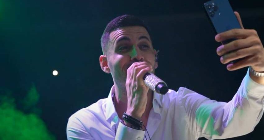 Hoy esta cumpliendo años el polémico cantante y compositor cubano Lenier Mesa lenier-mesa-miami