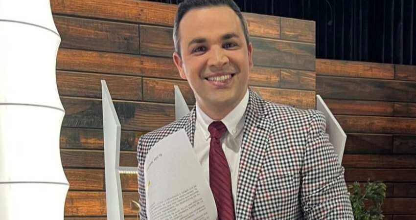 Actor cubano Lieter Ledesma feliz de tener a su mamá en Miami: "Se llenó el bote, completo el familión" lieter-ledesma1