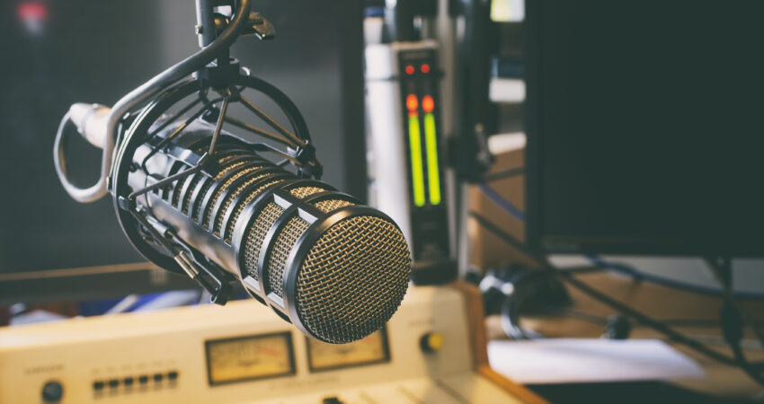 Radio Mambí deja de existir y Miami pierde una de sus voces históricas Microphone,In,Radio,Studio