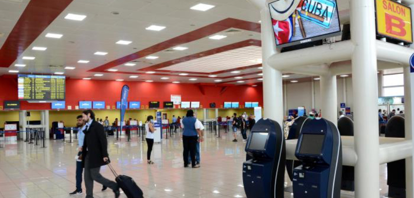 Cae drásticamente el flujo de cubanos residentes en el exterior ante grave crisis económica Aeropuerto-de-La-Habana