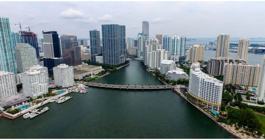 Las 12 ciudades de Estados Unidos donde comprar una vivienda es más barato que alquilar miami-downtown