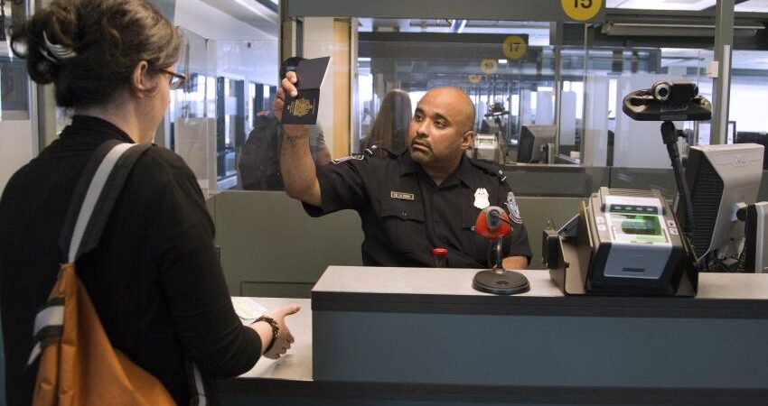 Cubana con Green Card arrestada en el Aeropuerto de Miami tras regresar de Cuba por un delito del 2013 cbp-i94