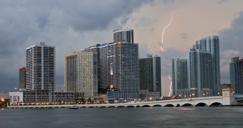 Sistema en el Atlántico pudiera transformar el clima en Florida en la próxima semana de seguir desarrollándose lluvia-miami
