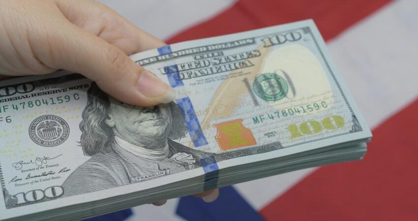 Dos agencias en Miami cancelan las remesas a Cuba dolares-estados-unidos