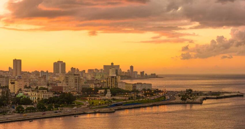 En venta hermosa mansión en La Habana por 220 mil dólares la-habana-cuba1