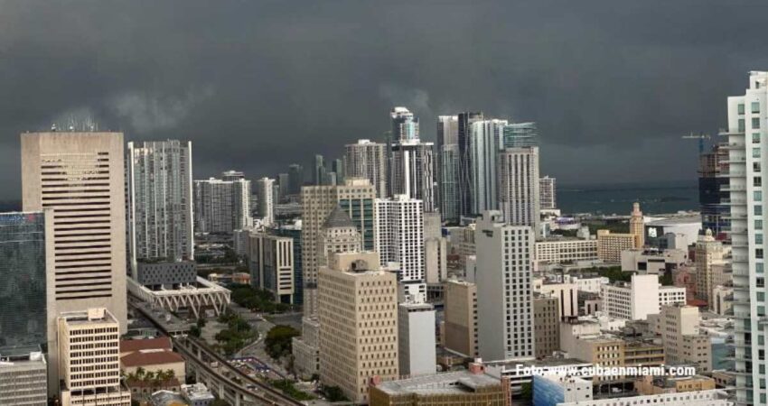 Centro Nacional de Huracanes emite aviso de tormenta tropical para los condados Miami-Dade, Broward y Monroe alerta-tormenta-miami-dade