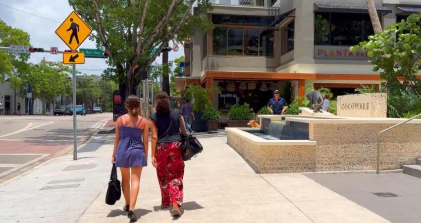 Explorando el barrio de Coconut Grove en Miami cocowalk-coconutgrove