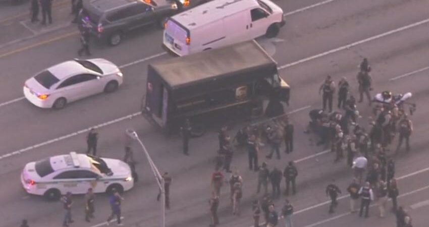 Agentes de la policía han sido acusados por tiroteo fatal que involucró el secuestro de un camión de UPS en 2019 policia-tiroteo-ups