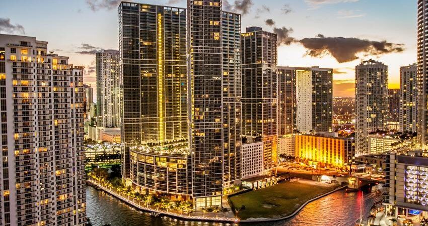 Brickell contará con una nueva torre de condominios de 90 pisos y ya se presentó el permiso de demolición para iniciar este desarrollo de lujo brickell-miami-rascacielos-1