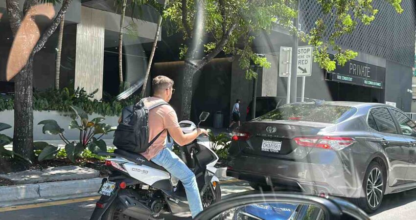 Fallece en Miami conductor de un scooter tras recibir el impacto de un Toyota Corolla en la calle Flagler motorina-miami