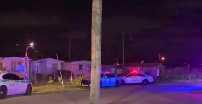Dos fallecidos y un herido de gravedad en tiroteo en parque de casas mรณviles en Miami-Dade tiroteo