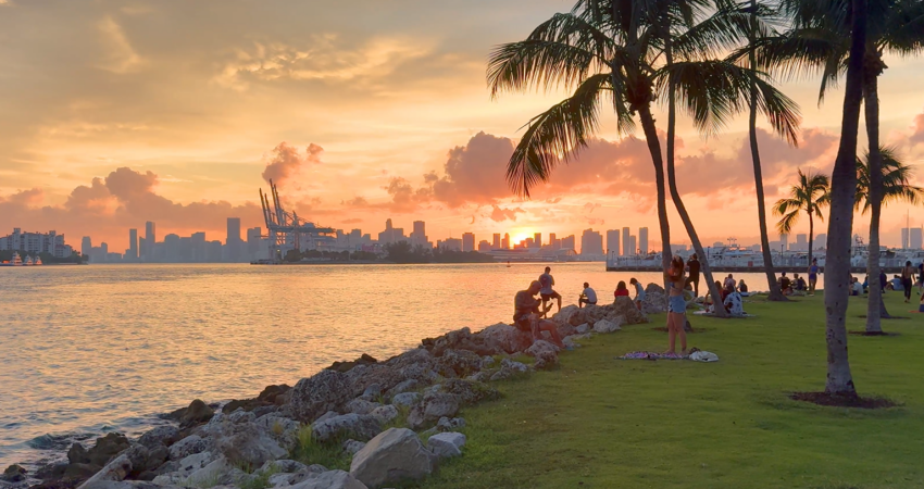Explorando los atardeceres mรกgicos de Miami Screenshot 2024-08-23 154853