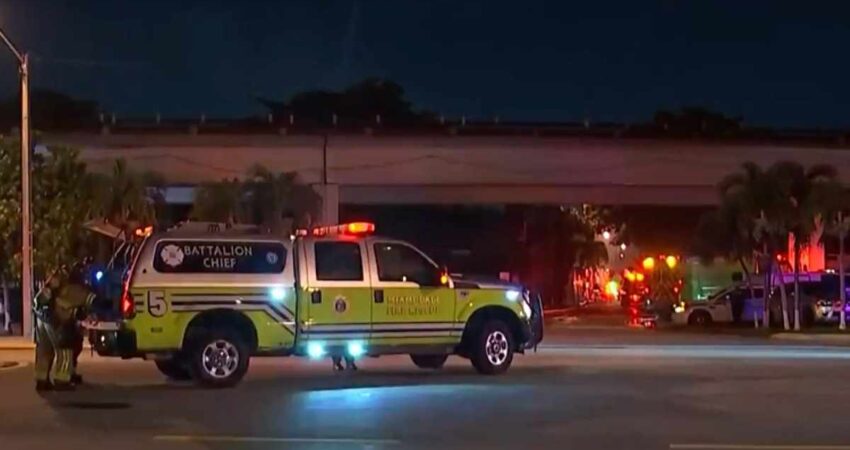 Muere una persona y otra en estado crítico tras incendio en un parque de casas móviles en Miami-Dade incendiomaimi