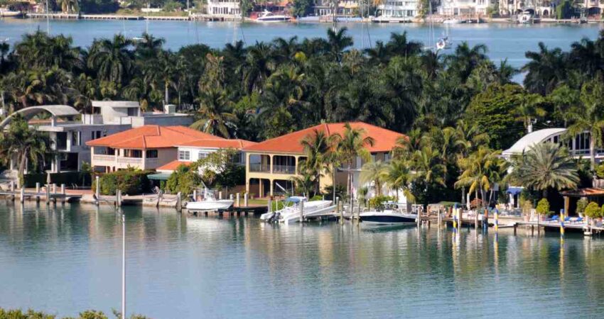 Inventario de casas y condominios en el sur de Florida se incrementa mientras las ventas descienden según informe mansiones-miami
