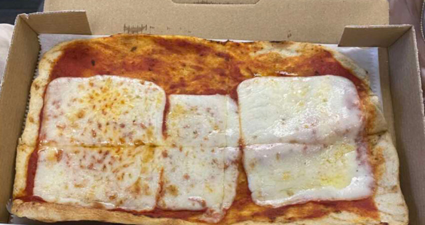 Pizza de cuestionable calidad vendida en el Aeropuerto Internacional de Miami se hace viral y provoca crรญticas pizza MIA