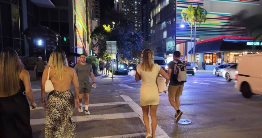 Brickell: El Nuevo Epicentro del Entretenimiento en Miami brickell-miami-noche