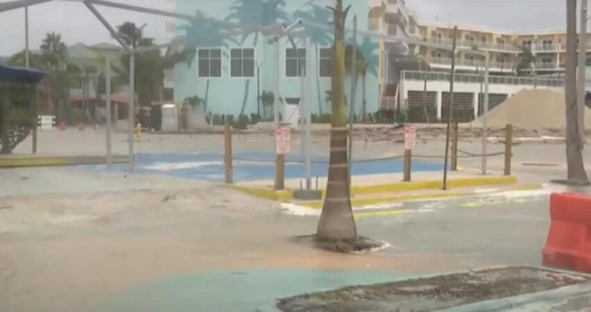 Fort Myers recibe los embates de las marejadas de huracán Helene mientras se recuperaba de los estragos que dejó el huracán Ian en 2022 fortmyersbeach4
