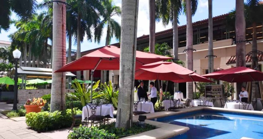 Las tiendas en Merrick Park en Coral Gables: una combinaciรณn de lujo y comodidad shop-merrick-park