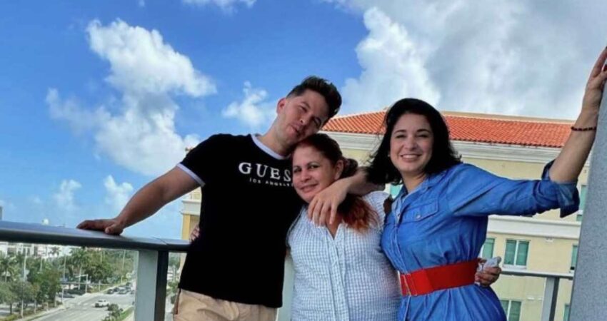 Actriz cubana Yasbell Rodríguez logra traer a su mamá a EEUU actriz-familia
