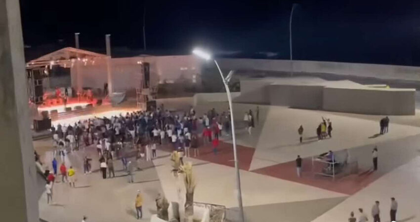 Escasa asistencia de público en el concierto oficialista de Arnaldo y su Talismán en La Tribuna de La Habana concierto