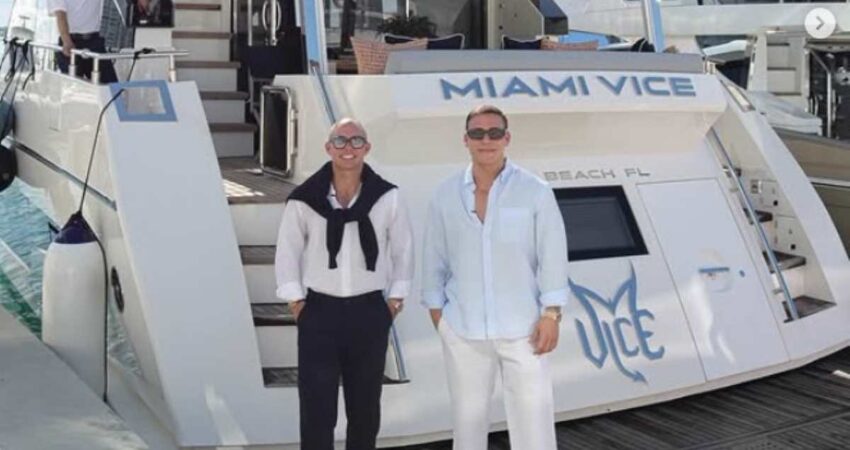 Empresarios cubanos de Miami Vice Rasiel Reyes y รngel Sรกnchez adquieren su primer yate rasiel-angel-miami
