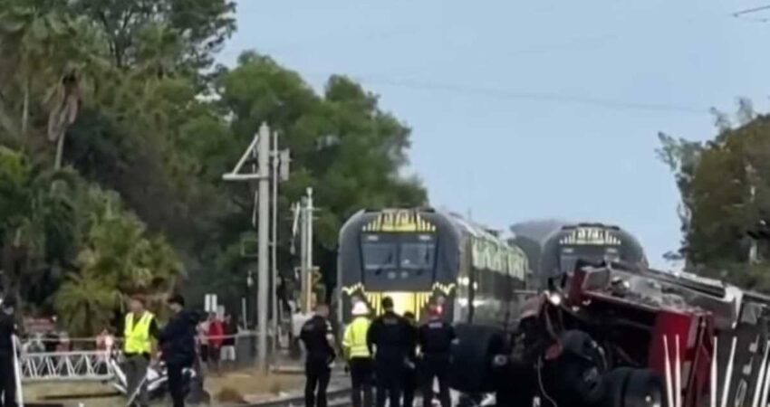 Tren rápido de Brightline impacta un camión de bomberos en Delray Beach y deja 15 heridos tren-bomberos1