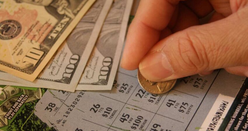 Afortunada de Alabama gana 10 millones de dólares con un juego de raspadito en Florida raspadito-florida