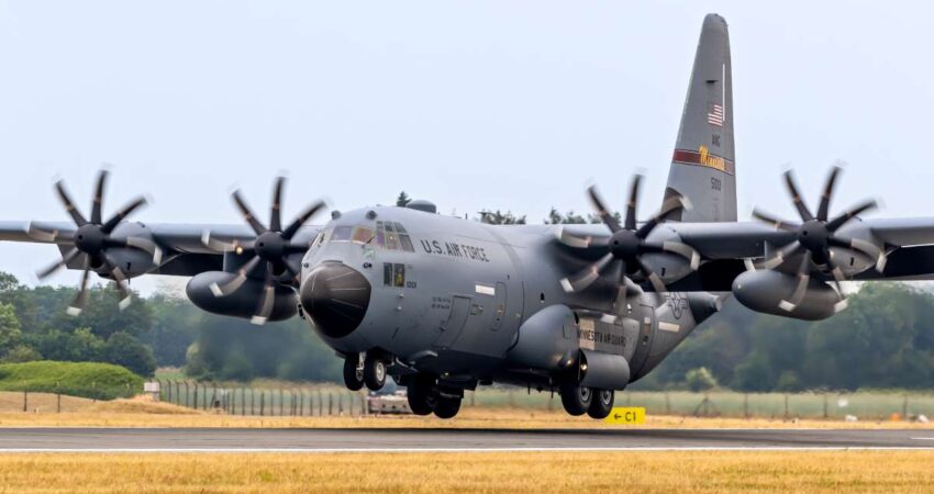 Sale de EE.UU el primer vuelo con deportados a la Base Naval de Guantánamo en Cuba bahia-guantanamo