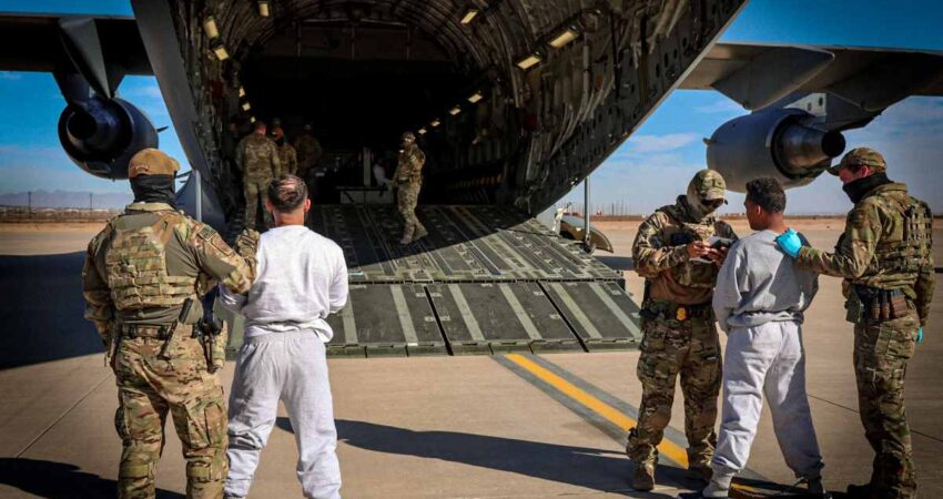 Salen a la luz las primeras imágenes de los deportados a la base Naval en Guantánamo, Cuba base-guantanamo