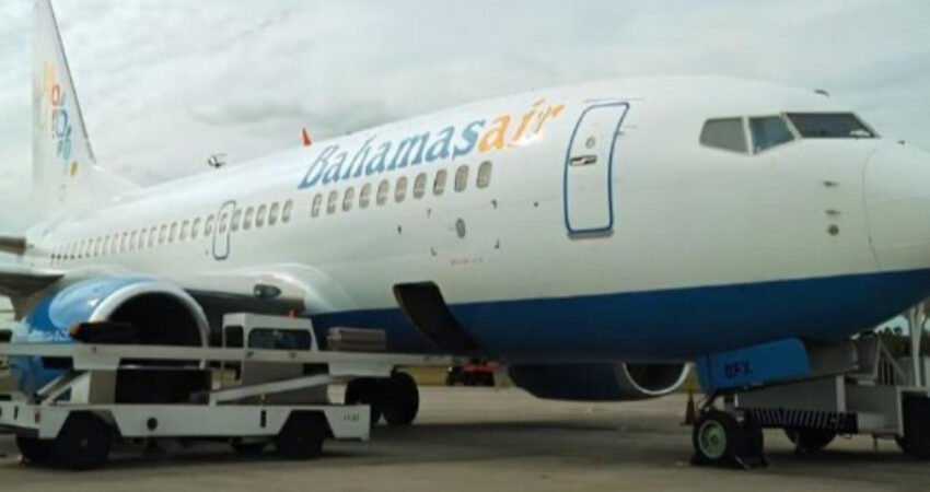 El rรฉgimen de La Habana recibe a 15 migrantes cubanos deportados desde Bahamas cubanos
