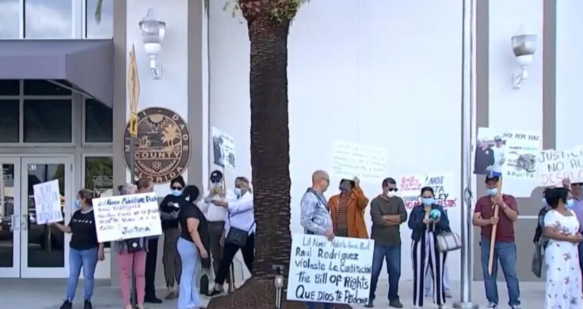 Residentes de un parque de casas móviles de Miami-Dade exigen detener demoliciones por riesgo para su salud demanda