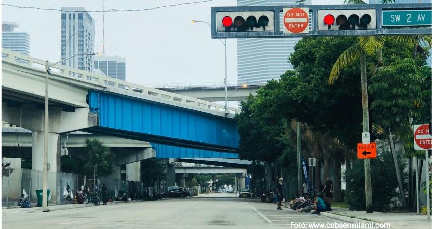 Video que refleja cómo viven algunos cubanos indocumentados en Miami-Dade downtown-miami-sin-hogar
