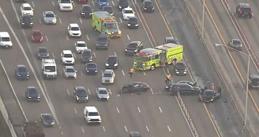 Aparatoso accidente de varios autos en el Palmetto, ocasionรณ demoras en el trรกfico y el cierre de un tramo de la carretera palmettoaccidente
