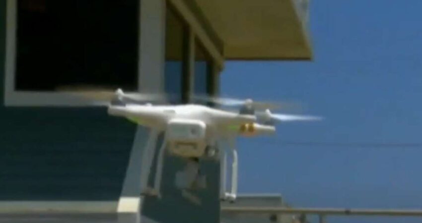 Una ley propuesta en Florida permitiría a los propietarios de viviendas utilizar "fuerza razonable" contra drones que invadan su propiedad drones