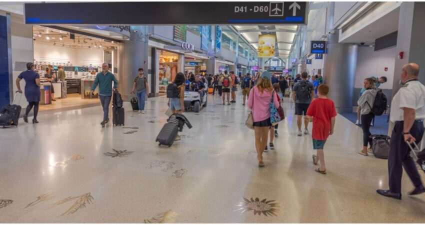 Expertos temen por las pรฉrdidas econรณmicas que pueden traer la reciente disminuciรณn del nรบmero de turistas internacionales en Estados Unidos Aeropuerto de Miami-Turistas