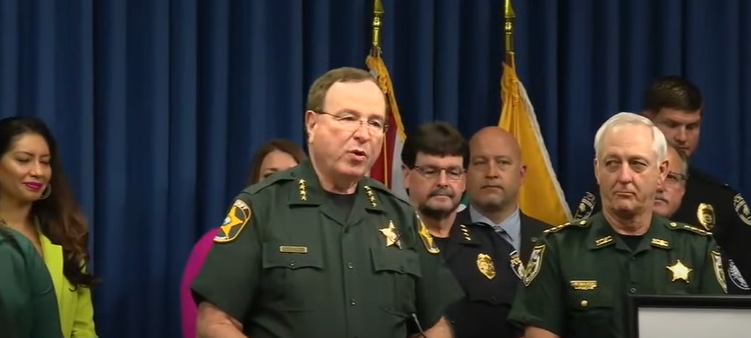 Más de 200 arrestados en Florida durante operación policial contra la trata de personas Captura de pantalla 2025-05-16 163437