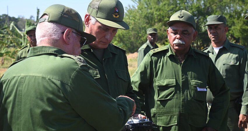 Díaz-Canel con uniforme militar envía mensaje subliminal a las masas, ante protestas en el oriente de Cuba Diaz Cnae