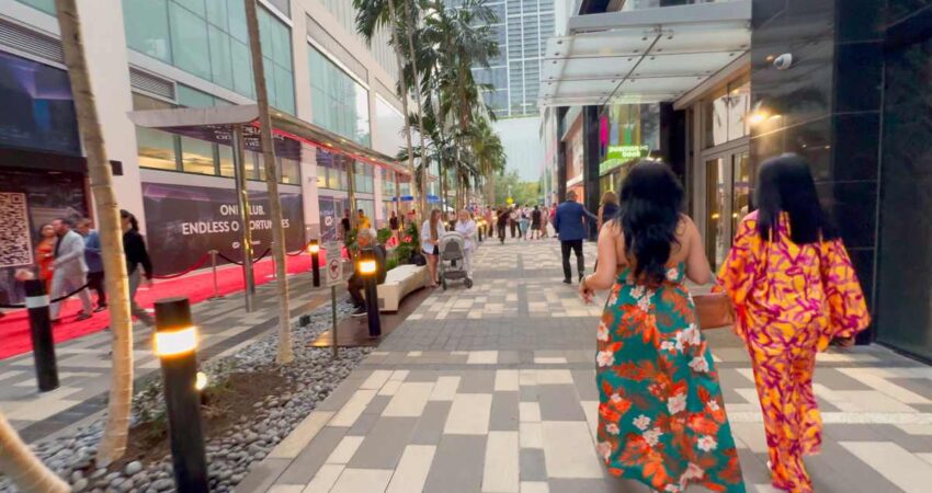 Inauguran nuevo centro urbano en el Corazón de Miami miami-world-center