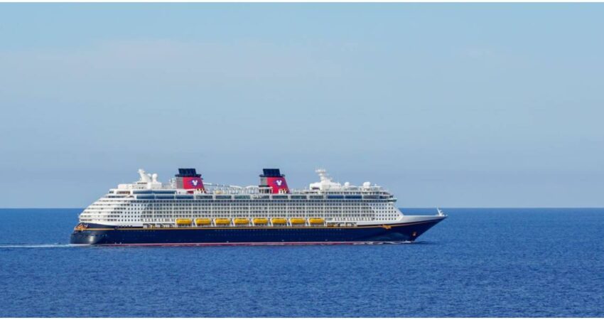 Padre salta al mar para salvar a su hija tras caer por la borda de un crucero Disney rumbo a Bahamas Crucero Disney Dream