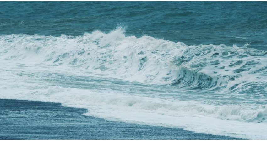 Autoridades de Destin en Florida buscan a una niña de 10 años que desapareció en el mar tras ser arrastrada por las fuertes corrientes corrientes marinas